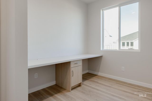 525 Waverly Ave, Middleton, ID 83644