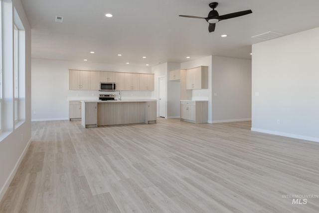 525 Waverly Ave, Middleton, ID 83644