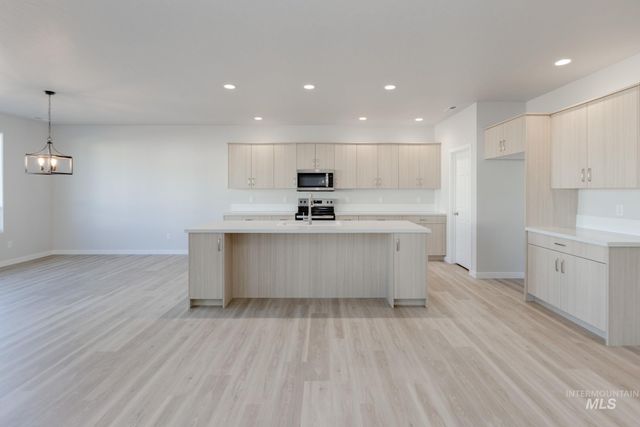 525 Waverly Ave, Middleton, ID 83644