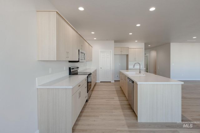 525 Waverly Ave, Middleton, ID 83644