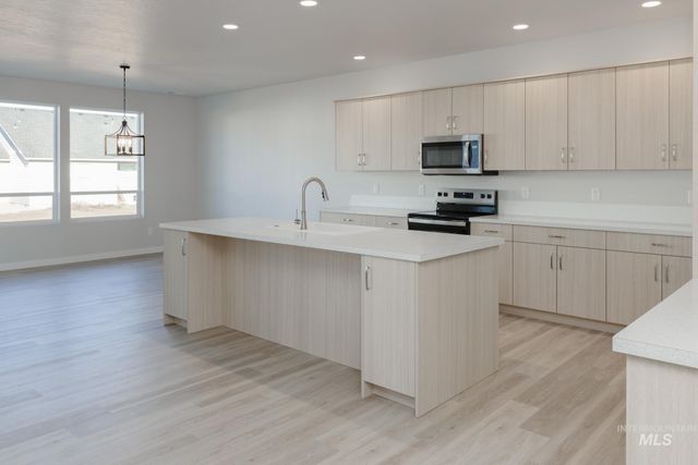 525 Waverly Ave, Middleton, ID 83644