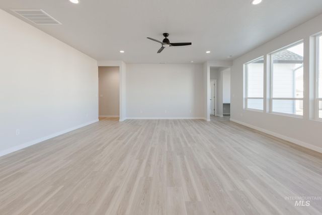 525 Waverly Ave, Middleton, ID 83644