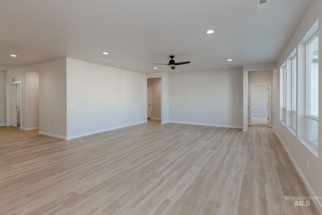 525 Waverly Ave, Middleton, ID 83644