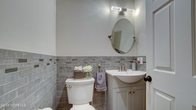 29 Hummingbird Court, Marlboro, NJ 07746