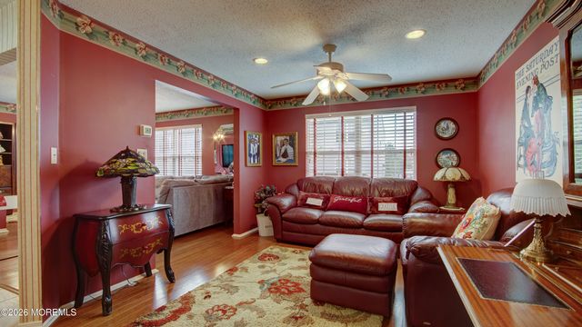 29 Hummingbird Court, Marlboro, NJ 07746