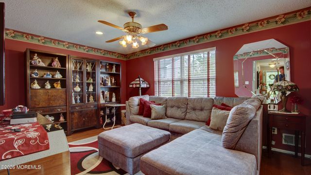 29 Hummingbird Court, Marlboro, NJ 07746