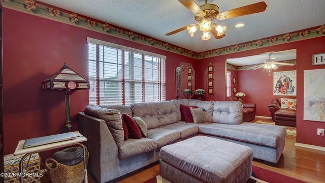 29 Hummingbird Court, Marlboro, NJ 07746