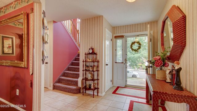 29 Hummingbird Court, Marlboro, NJ 07746