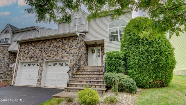 29 Hummingbird Court, Marlboro, NJ 07746