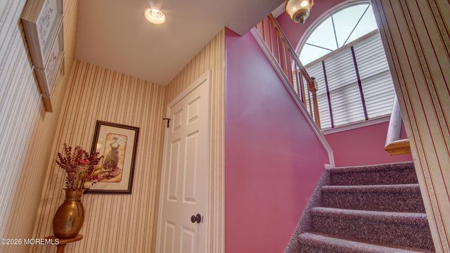 29 Hummingbird Court, Marlboro, NJ 07746