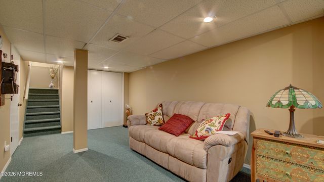29 Hummingbird Court, Marlboro, NJ 07746