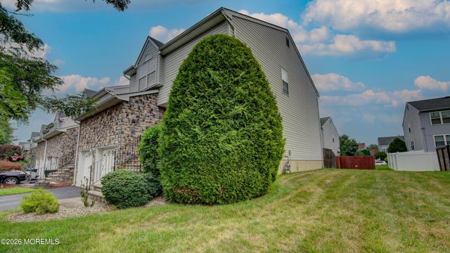 29 Hummingbird Court, Marlboro, NJ 07746
