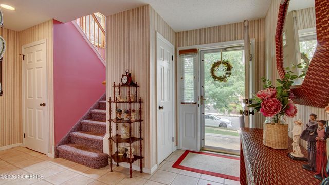 29 Hummingbird Court, Marlboro, NJ 07746