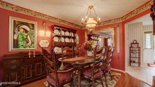 29 Hummingbird Court, Marlboro, NJ 07746