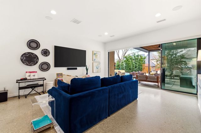 9360 Lakemont Drive, Dallas, TX 75220