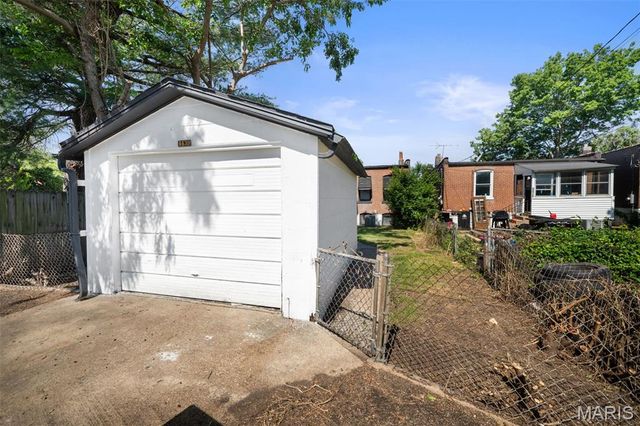 6630 Elmer Avenue, St Louis, MO 63109