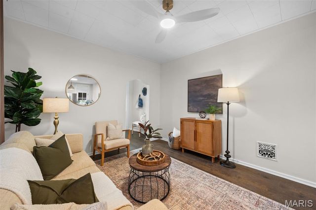 6630 Elmer Avenue, St Louis, MO 63109