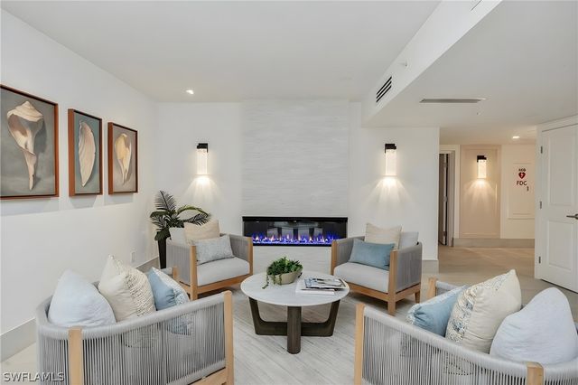 9653 Gulf Shore DR 903, Naples, FL 34108