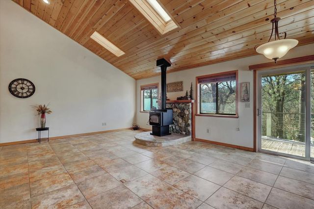 14370 Rollins Park Dr, Grass Valley, CA 95945