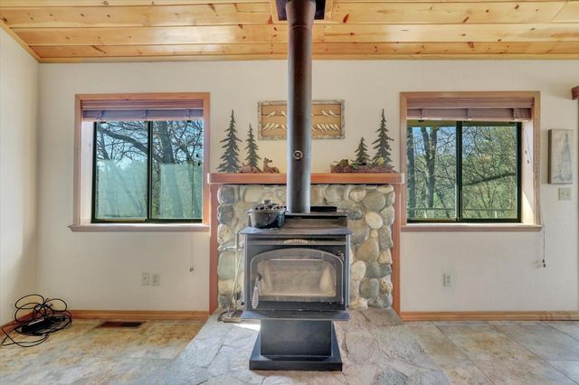 14370 Rollins Park Dr, Grass Valley, CA 95945