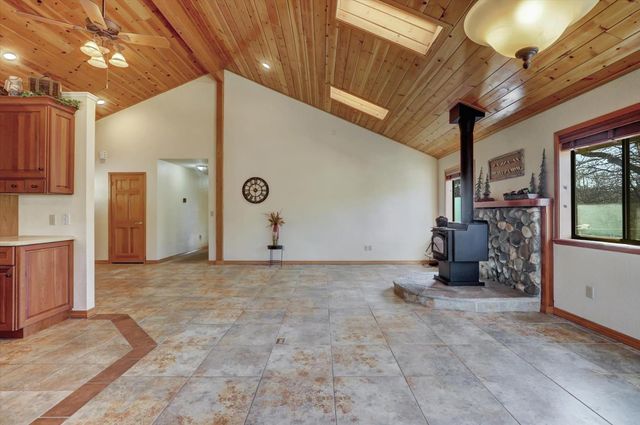 14370 Rollins Park Dr, Grass Valley, CA 95945