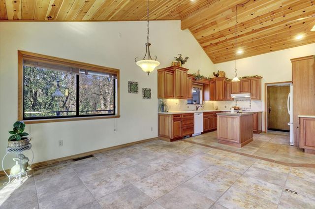 14370 Rollins Park Dr, Grass Valley, CA 95945