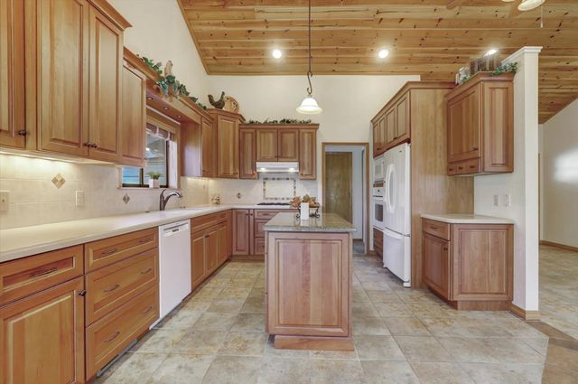 14370 Rollins Park Dr, Grass Valley, CA 95945