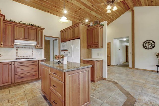 14370 Rollins Park Dr, Grass Valley, CA 95945