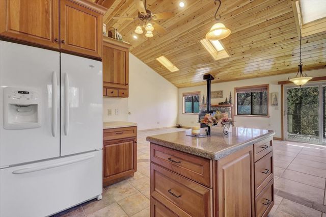 14370 Rollins Park Dr, Grass Valley, CA 95945