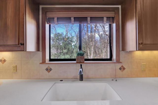 14370 Rollins Park Dr, Grass Valley, CA 95945