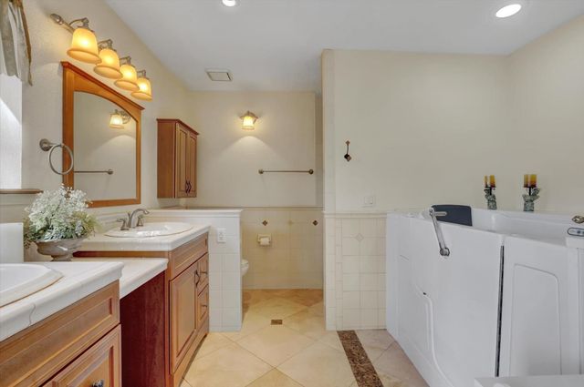 14370 Rollins Park Dr, Grass Valley, CA 95945