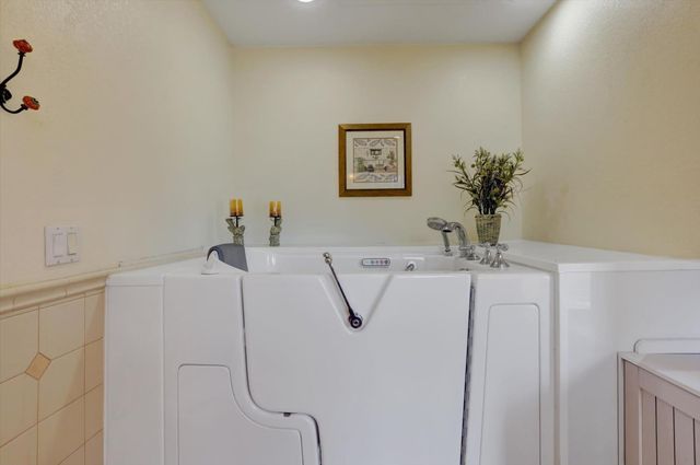 14370 Rollins Park Dr, Grass Valley, CA 95945