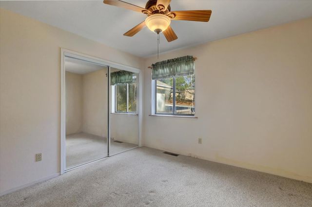 14370 Rollins Park Dr, Grass Valley, CA 95945