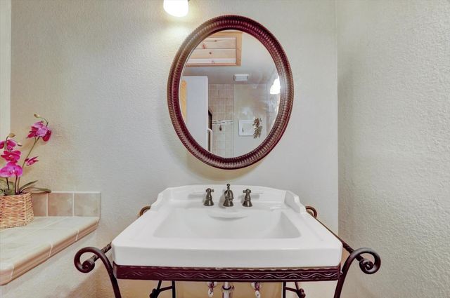 14370 Rollins Park Dr, Grass Valley, CA 95945