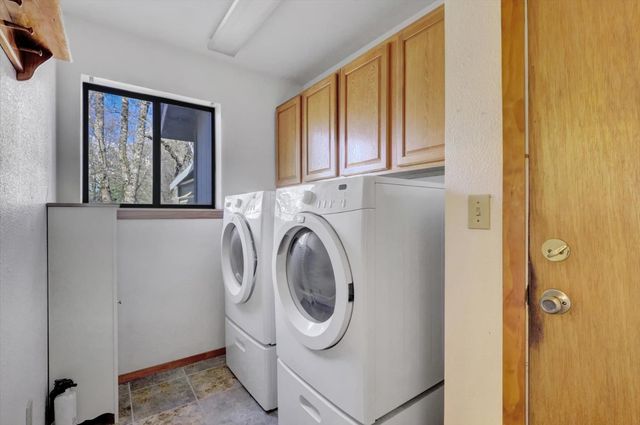 14370 Rollins Park Dr, Grass Valley, CA 95945