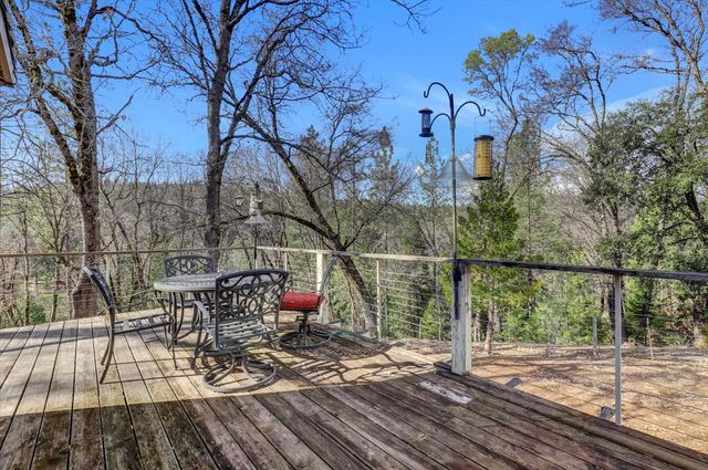 14370 Rollins Park Dr, Grass Valley, CA 95945