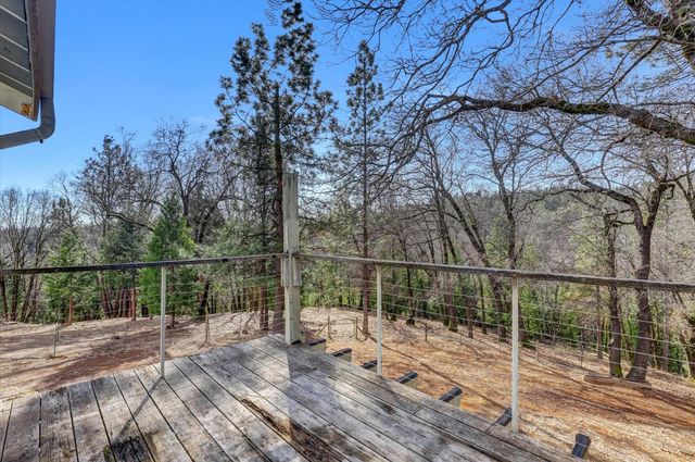 14370 Rollins Park Dr, Grass Valley, CA 95945