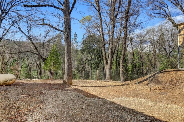 14370 Rollins Park Dr, Grass Valley, CA 95945