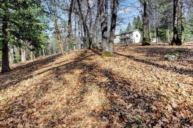 14370 Rollins Park Dr, Grass Valley, CA 95945