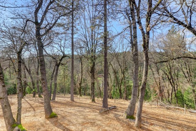 14370 Rollins Park Dr, Grass Valley, CA 95945