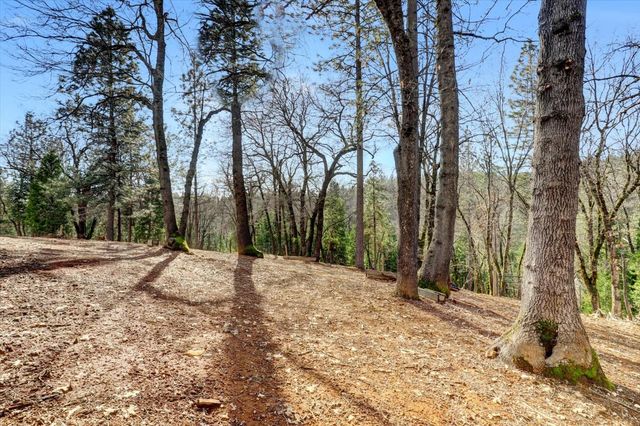 14370 Rollins Park Dr, Grass Valley, CA 95945