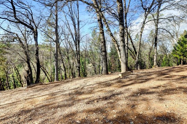 14370 Rollins Park Dr, Grass Valley, CA 95945