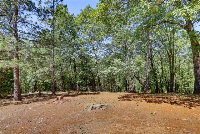 14370 Rollins Park Dr, Grass Valley, CA 95945