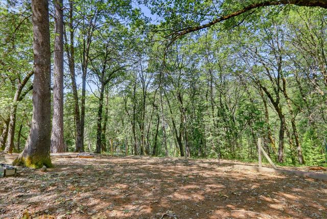 14370 Rollins Park Dr, Grass Valley, CA 95945