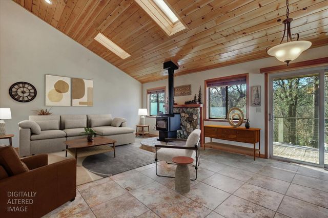 14370 Rollins Park Dr, Grass Valley, CA 95945