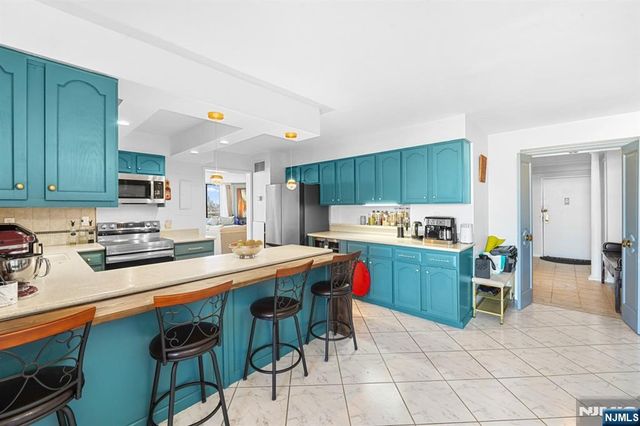 2005 Harmon Cove Tower, Secaucus, NJ 07094