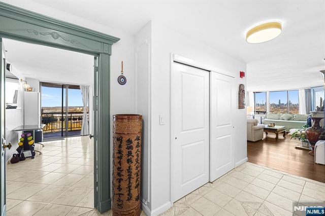 2005 Harmon Cove Tower, Secaucus, NJ 07094