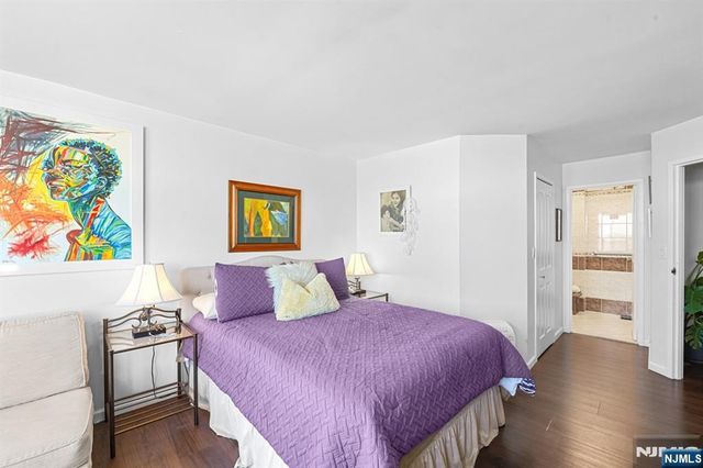 2005 Harmon Cove Tower, Secaucus, NJ 07094