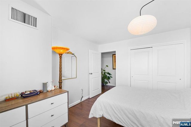 2005 Harmon Cove Tower, Secaucus, NJ 07094