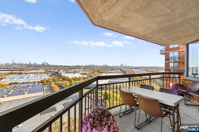 2005 Harmon Cove Tower, Secaucus, NJ 07094